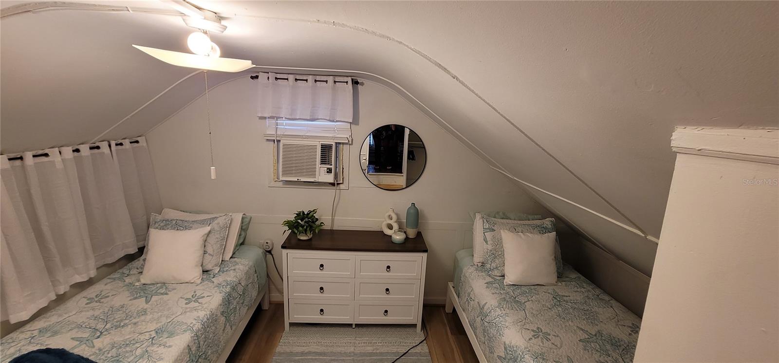 PINECRAFT - Residential