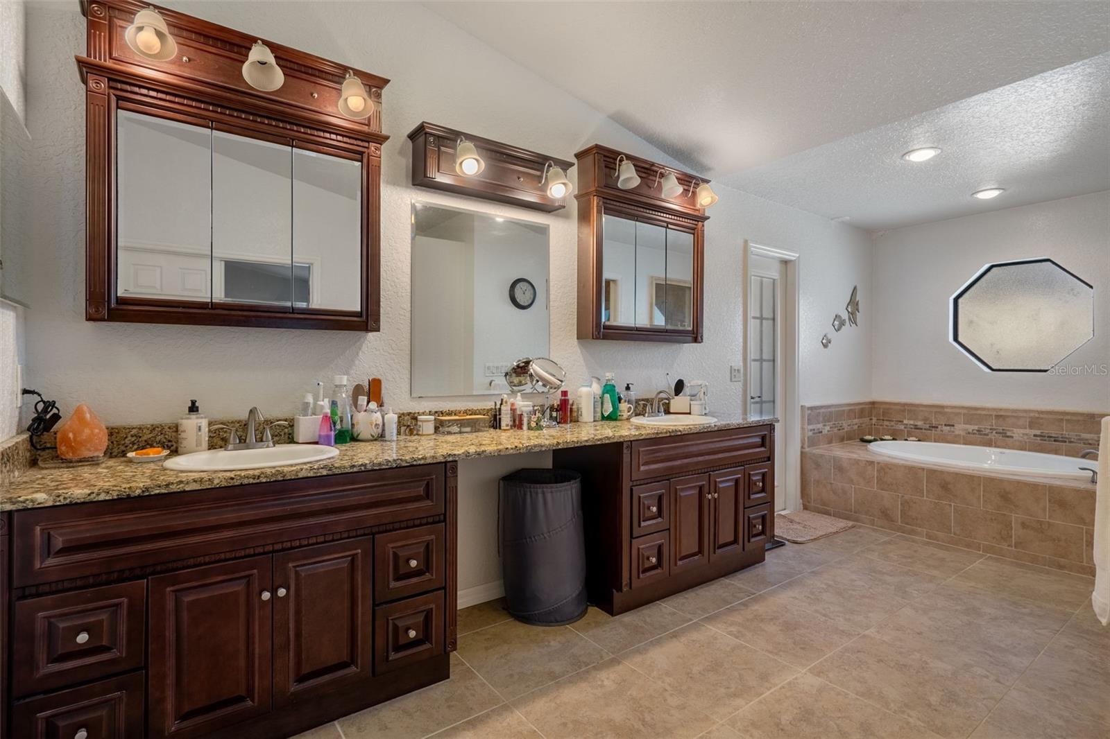 SEVEN HILLS - Residential