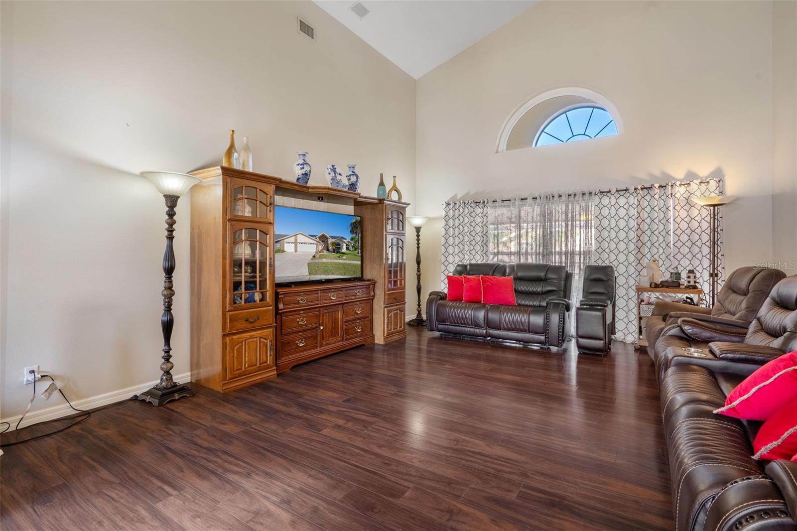 SEVEN HILLS - Residential