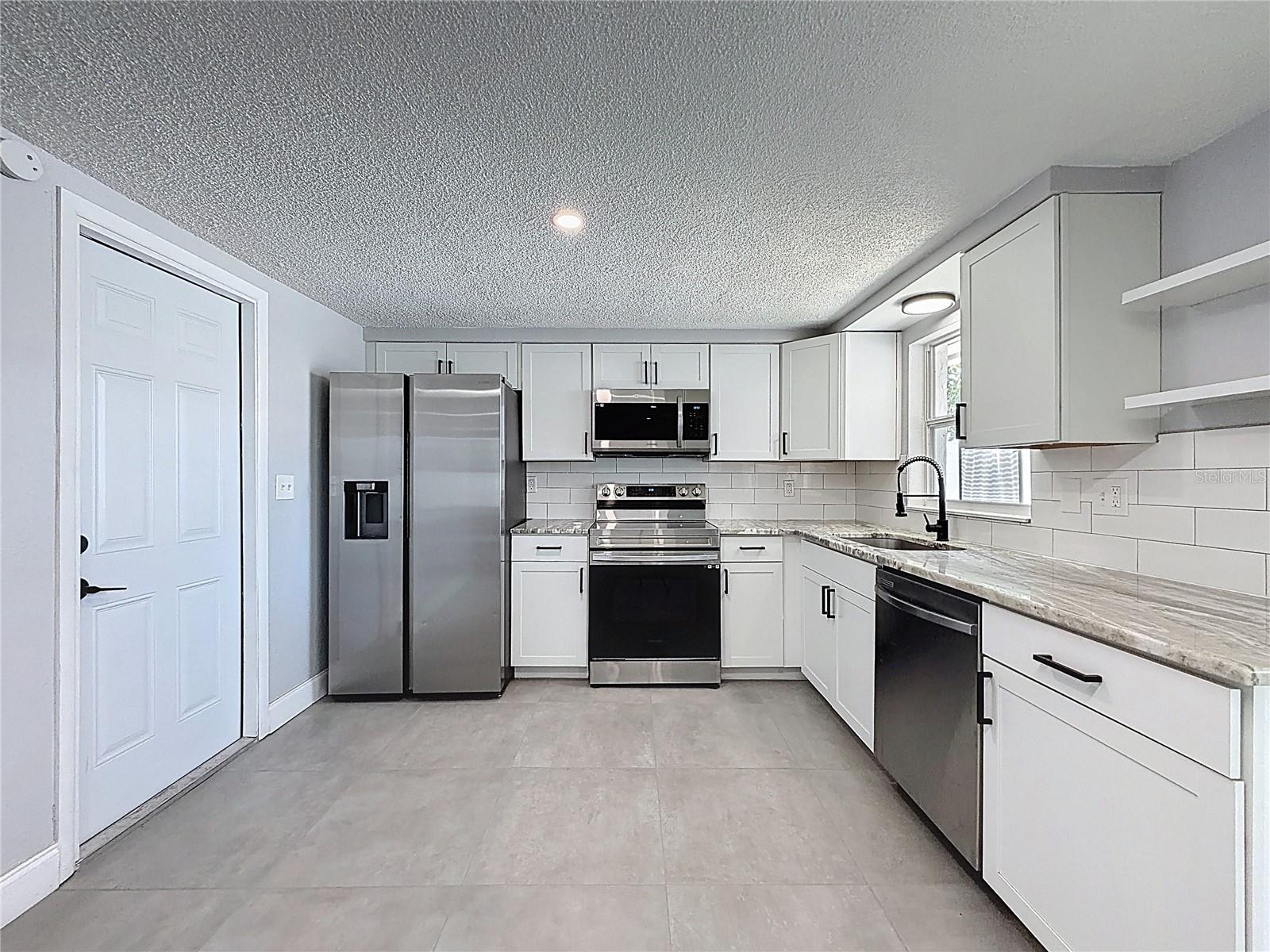 TAHITIAN HOMES - Residential