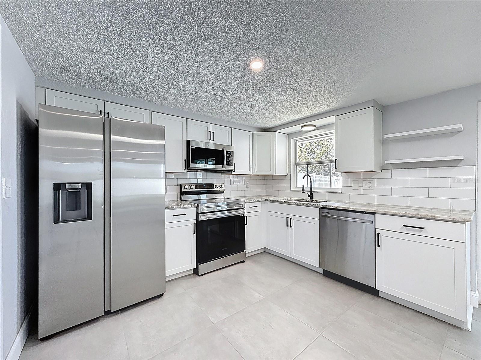 TAHITIAN HOMES - Residential