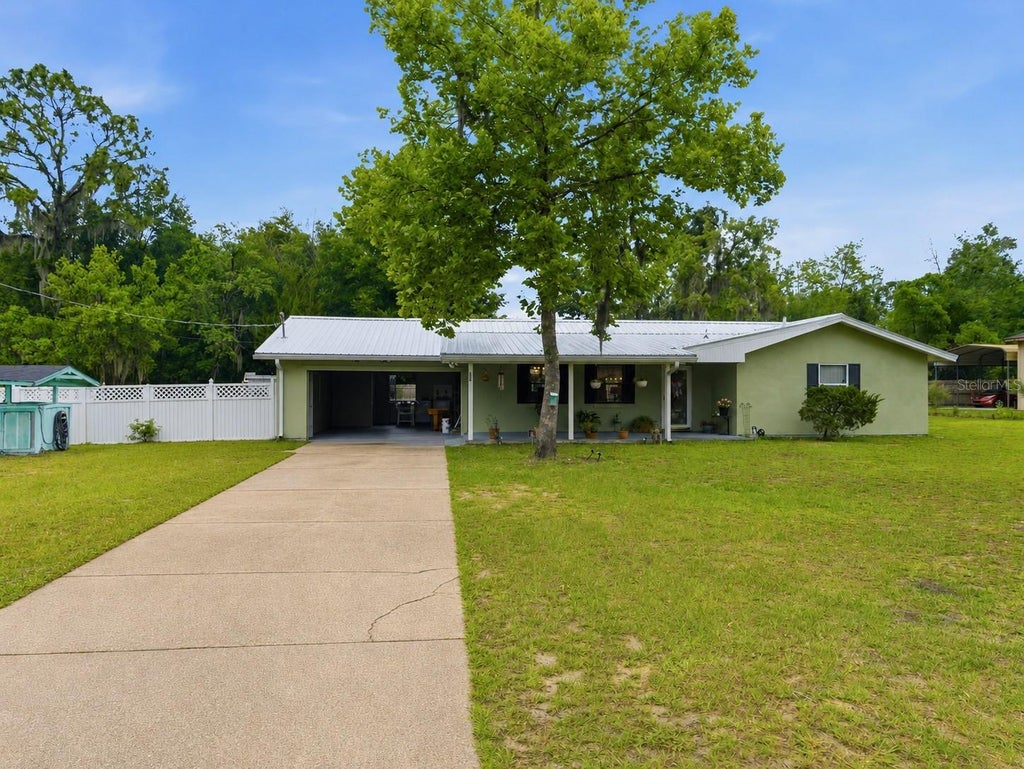 Photo of 334 7th Way, Interlachen, FL 32148 (MLS # A4696721)