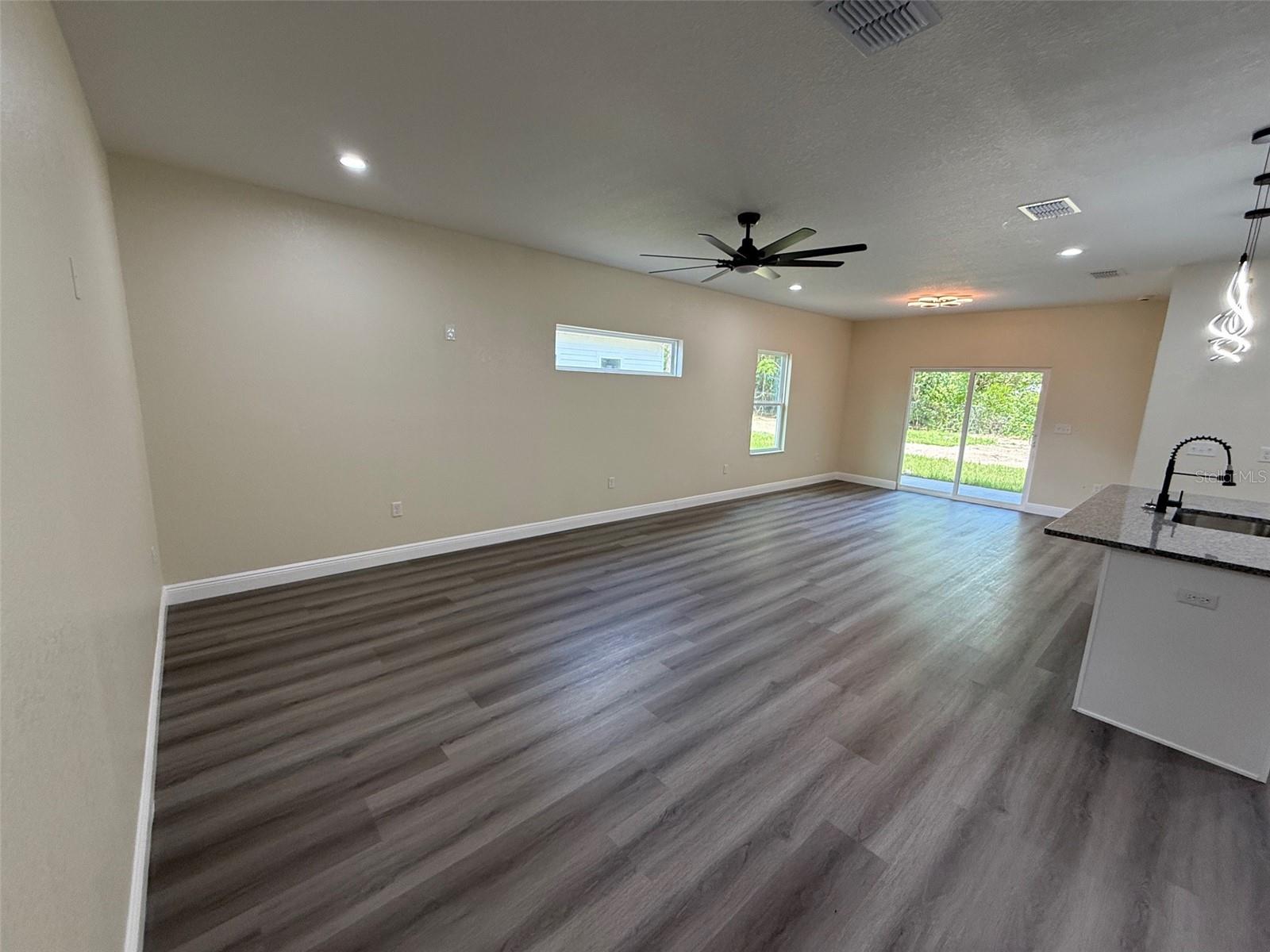 2027 SE 45 TERRACE
