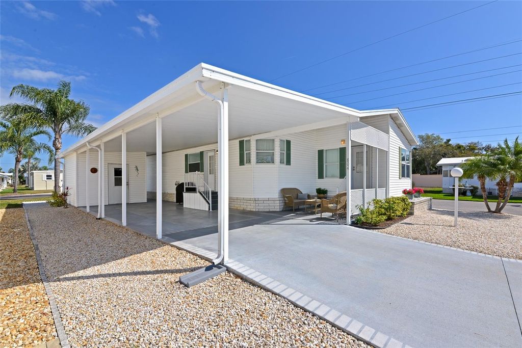 Photo of 804 50th C Avenue E, Bradenton, FL 34203 (MLS # A4685183)