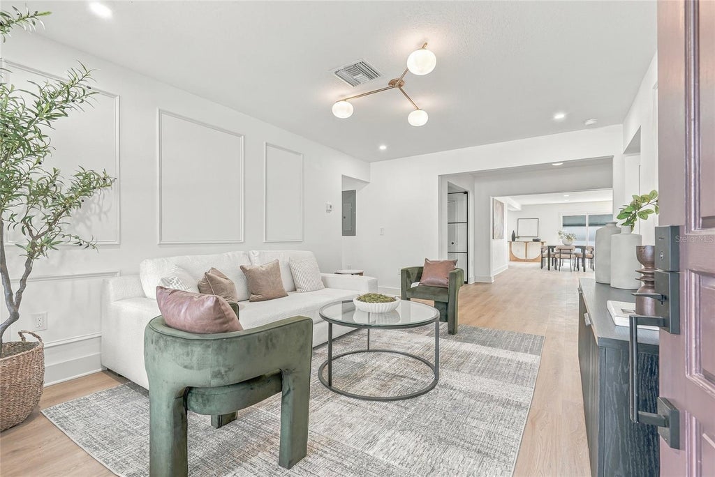 Photo of 3112 S Julia Circle, Tampa, FL 33629 (MLS # TB8555431)