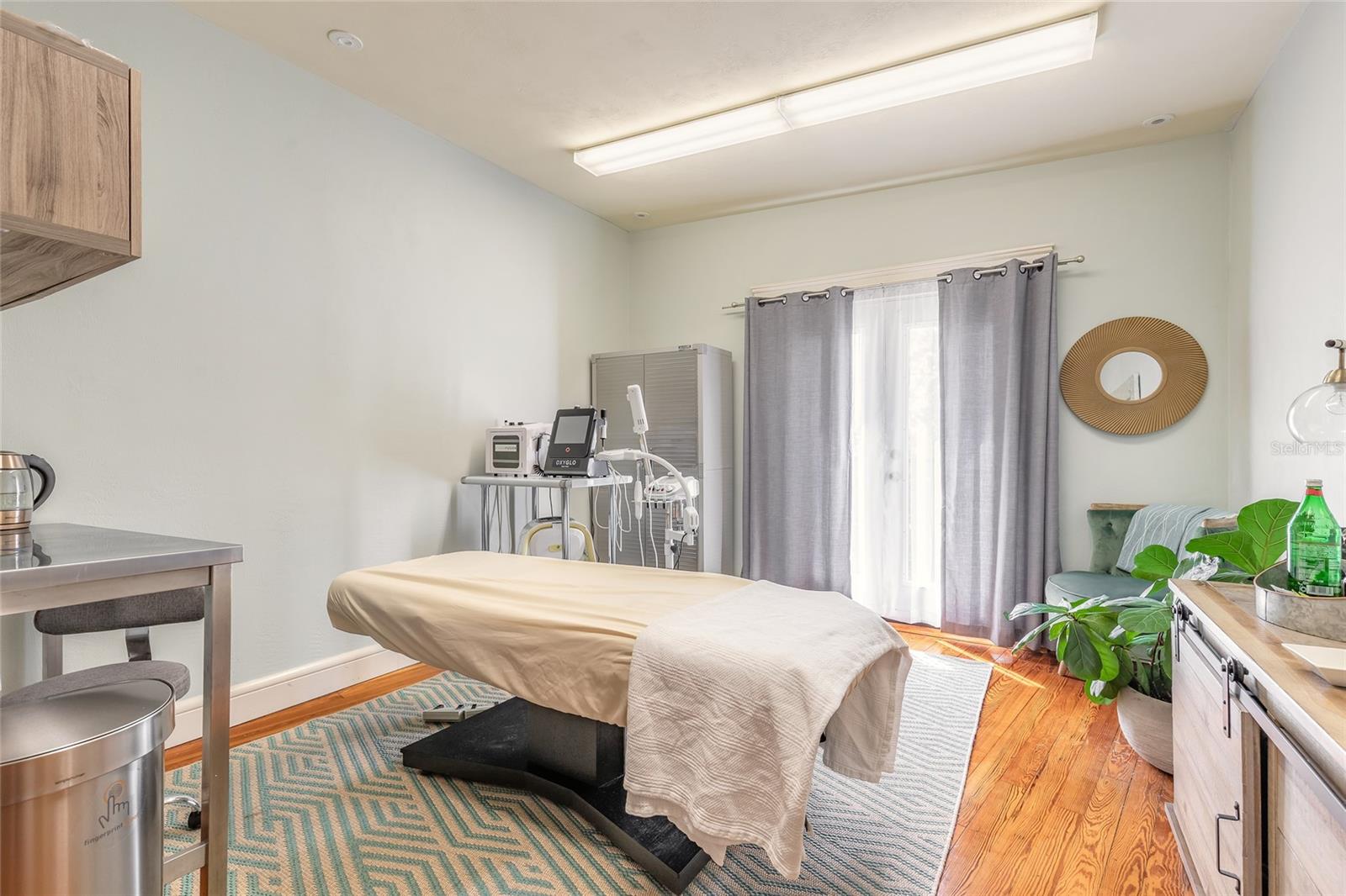 WALKERS HOLLY HILL - Commercial Sale