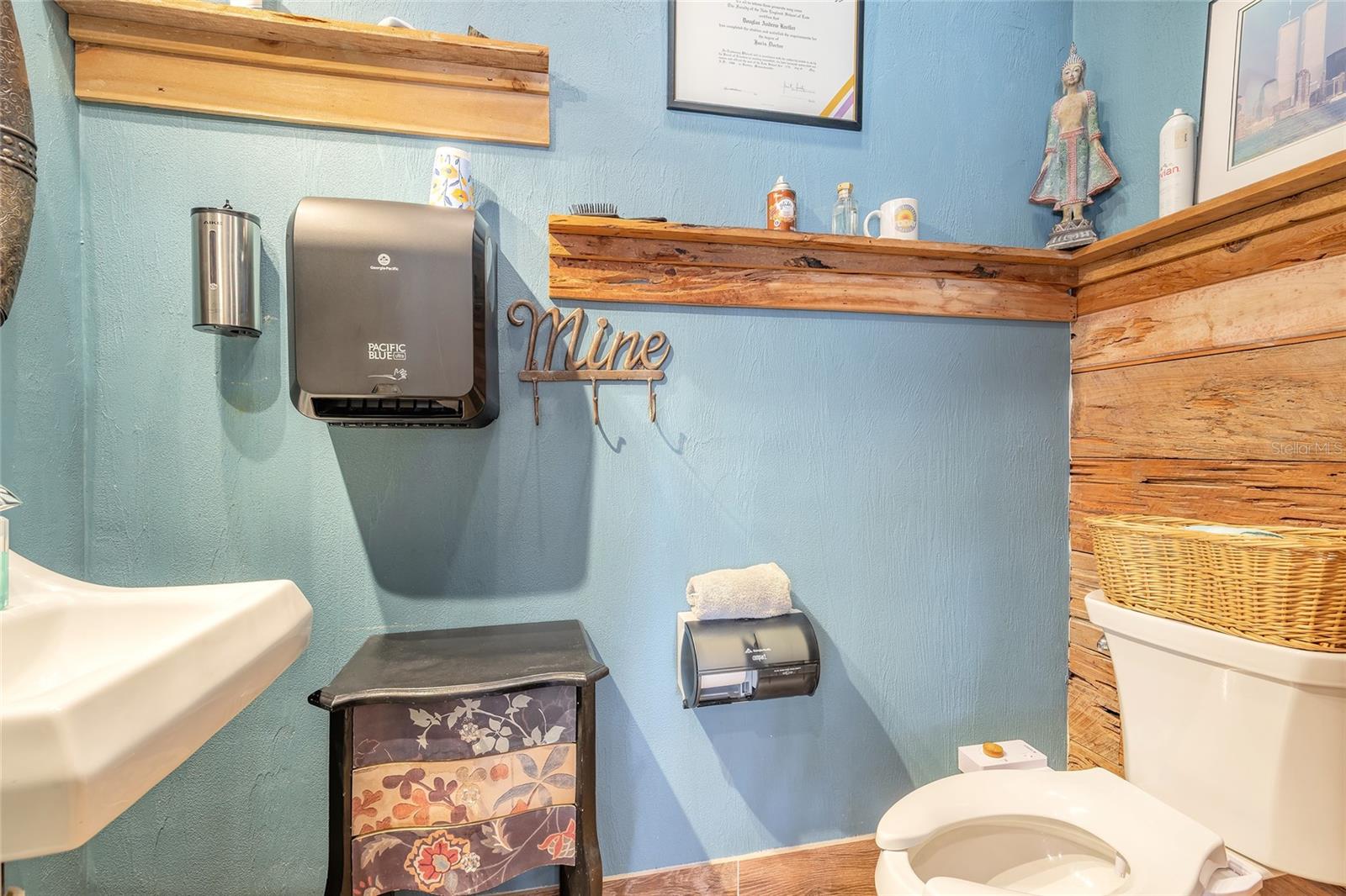 WALKERS HOLLY HILL - Commercial Sale