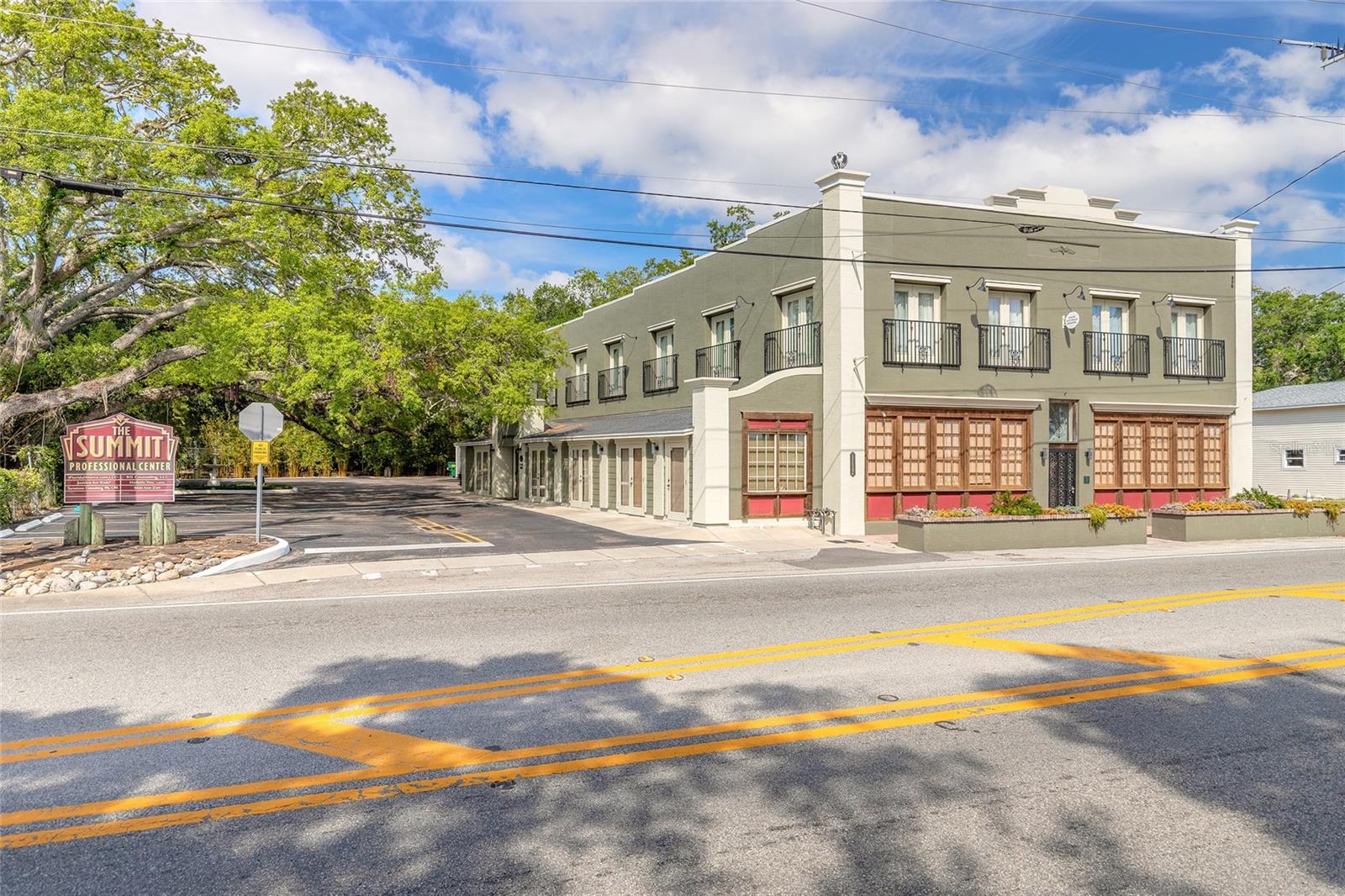 1112 RIVERSIDE DRIVE