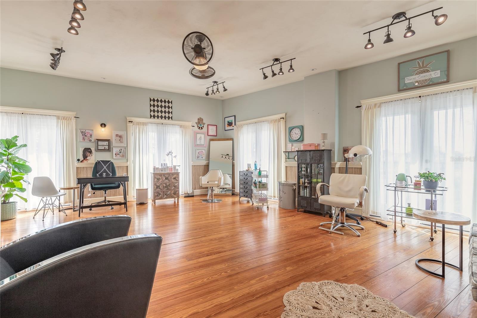 WALKERS HOLLY HILL - Commercial Sale