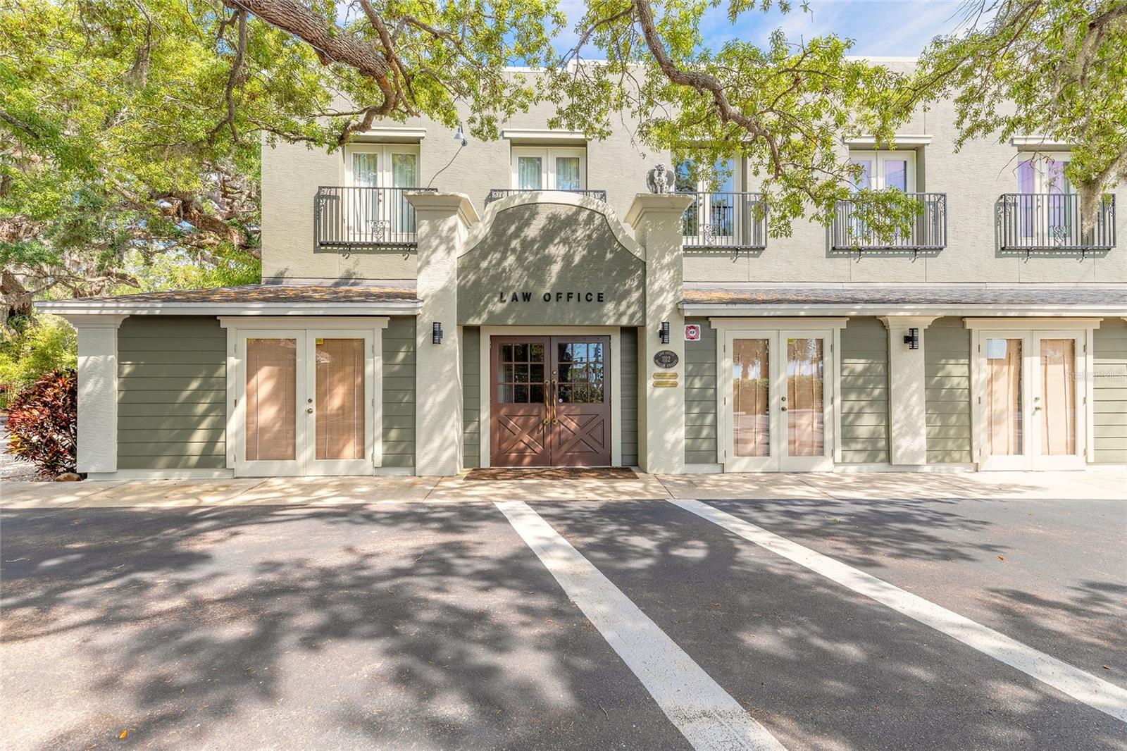 1112 RIVERSIDE DRIVE