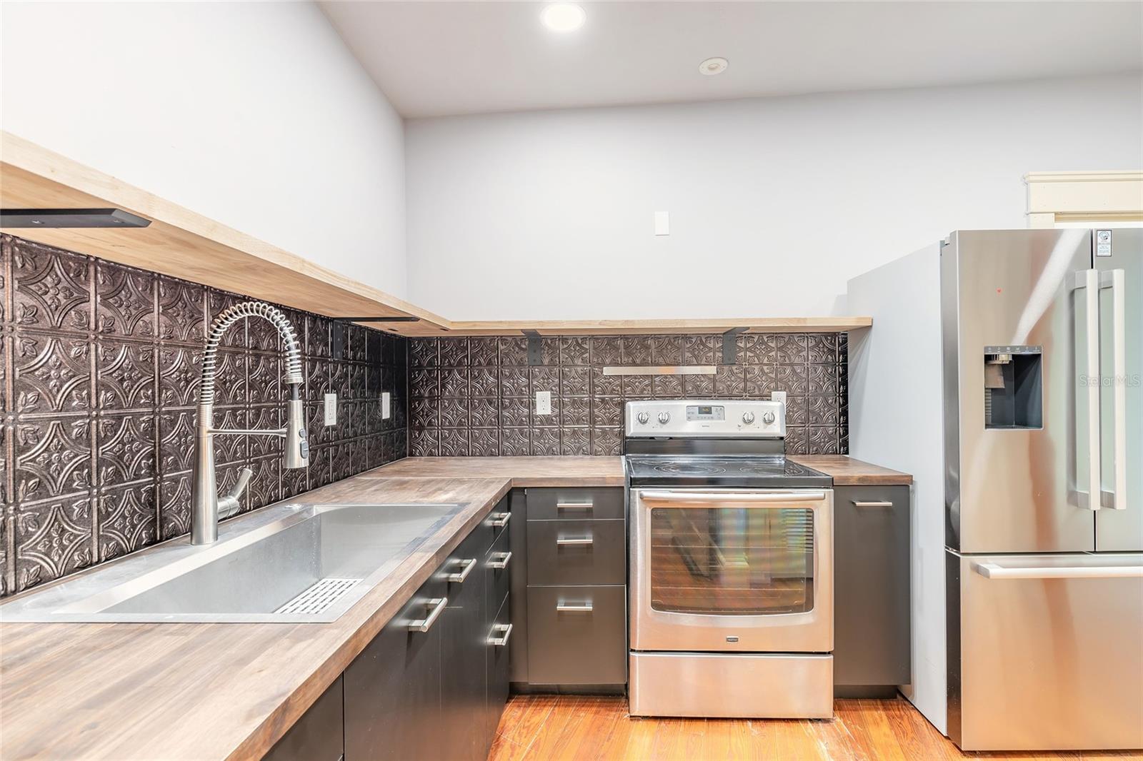 WALKERS HOLLY HILL - Commercial Sale