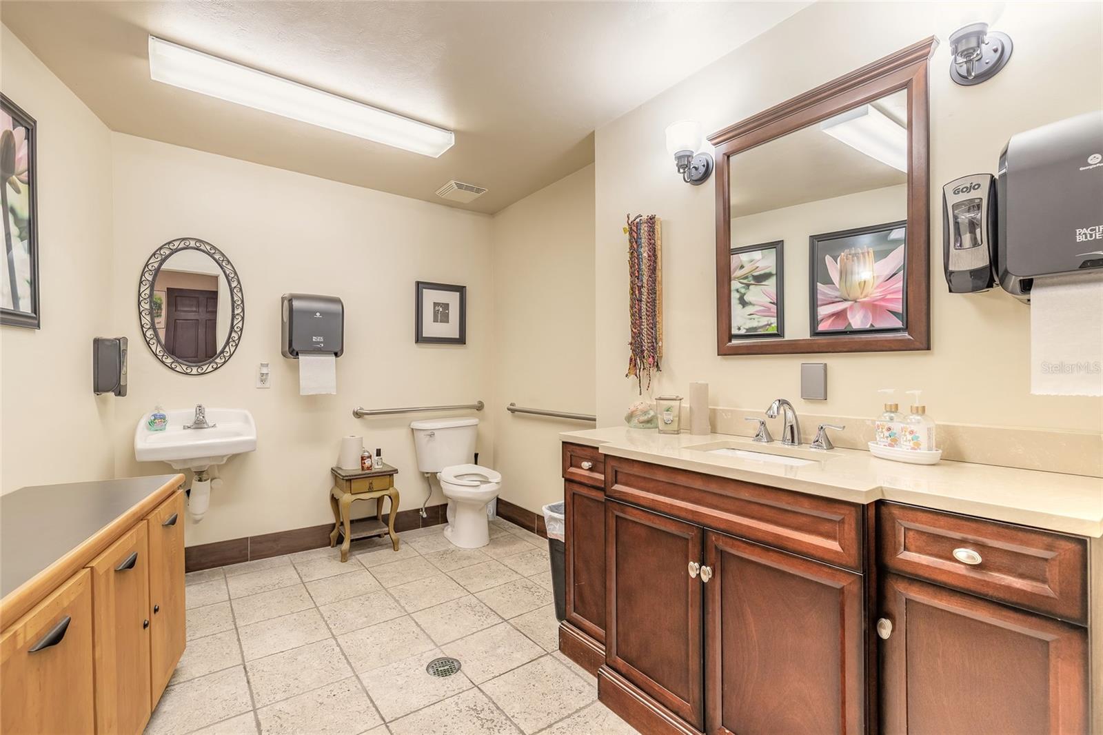 WALKERS HOLLY HILL - Commercial Sale