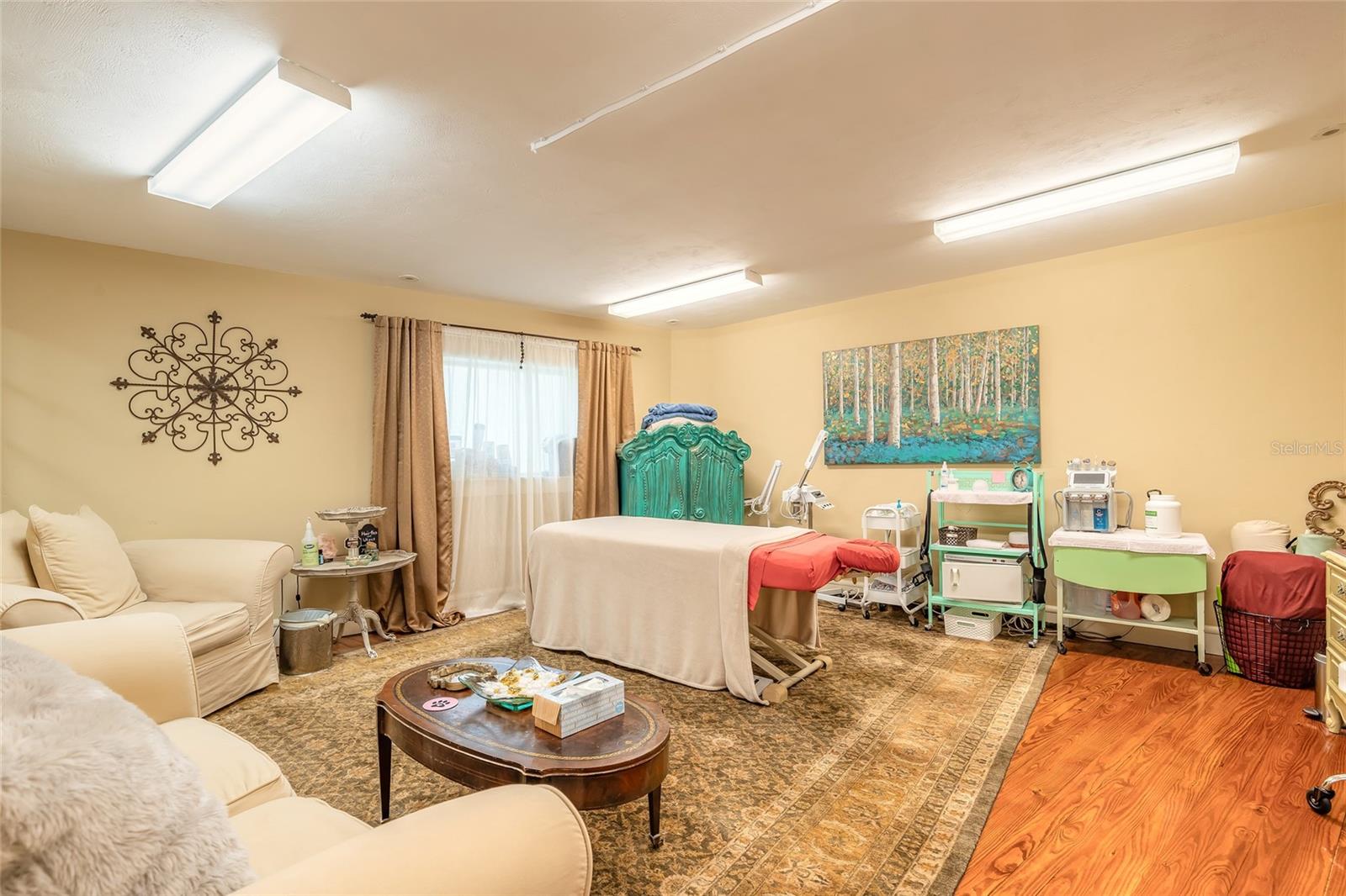 WALKERS HOLLY HILL - Commercial Sale