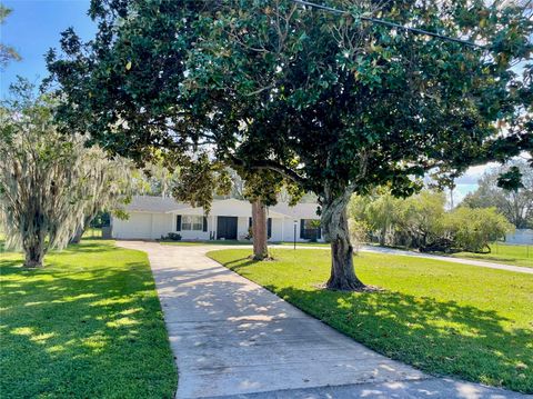 A home in LAKELAND