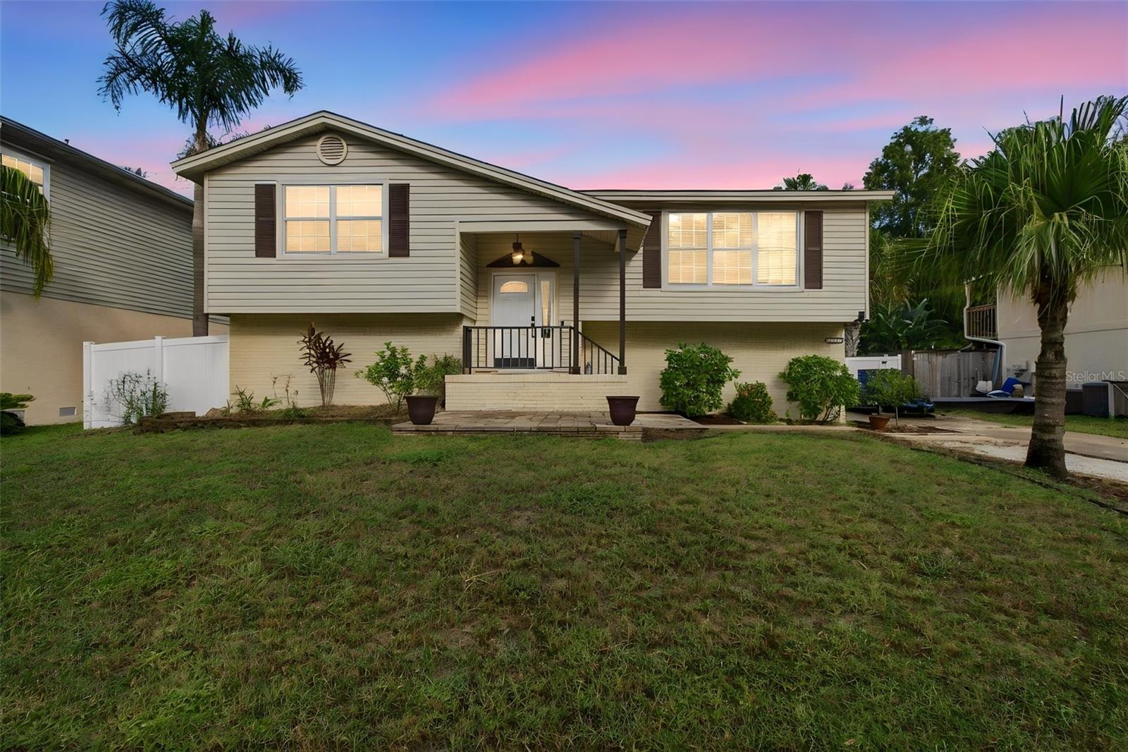 915 LYNNLEA LANE