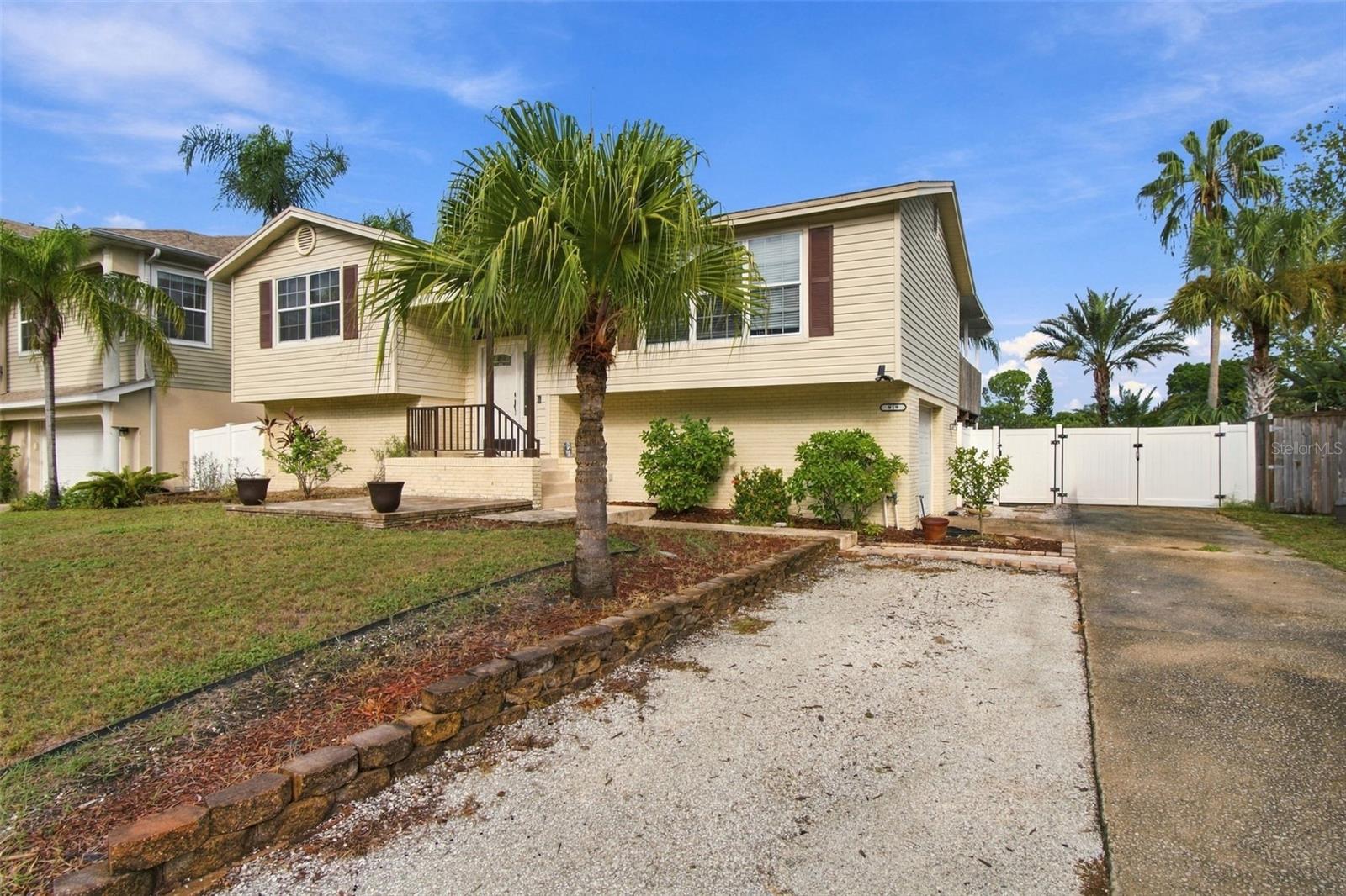 915 LYNNLEA LANE