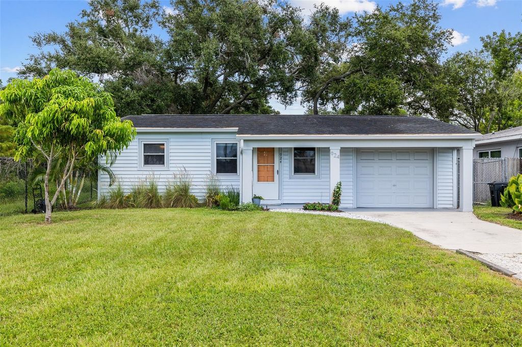 Photo of 924 55th Street S, Gulfport, FL 33707 (MLS # TB8423997)