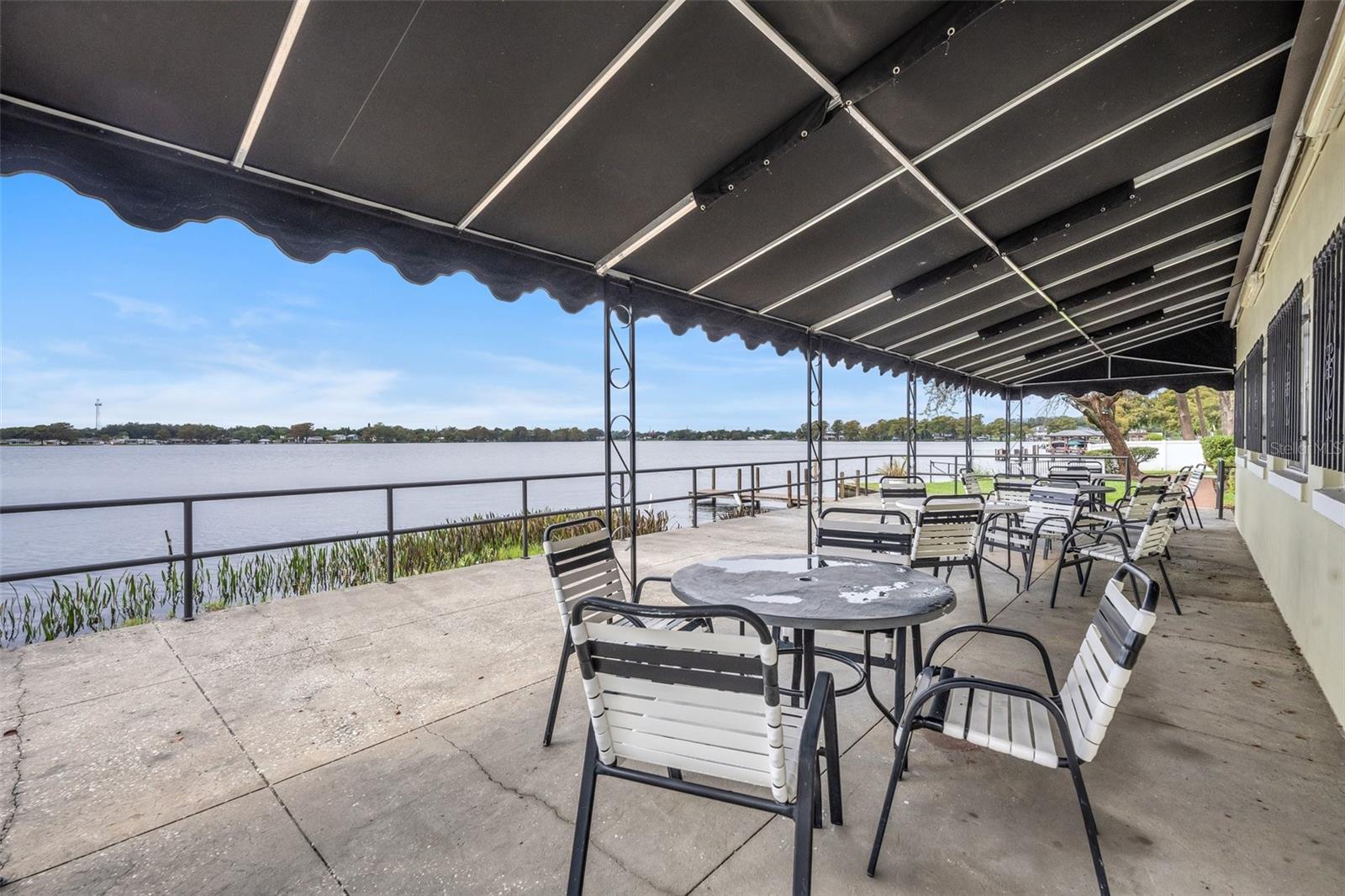 CHATEAUX DU LAC - Residential