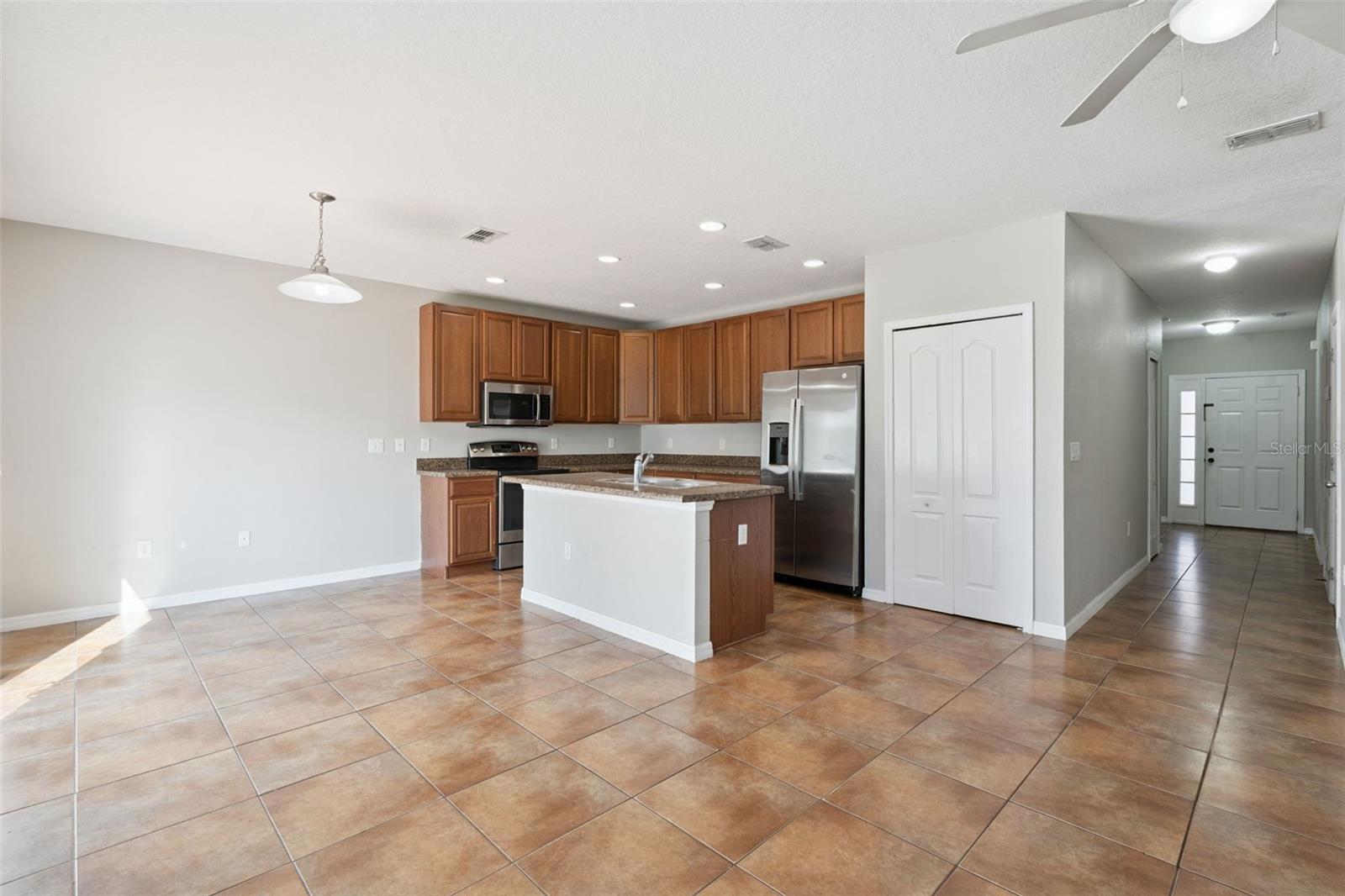 1038 SUFFRAGETTE CIRCLE