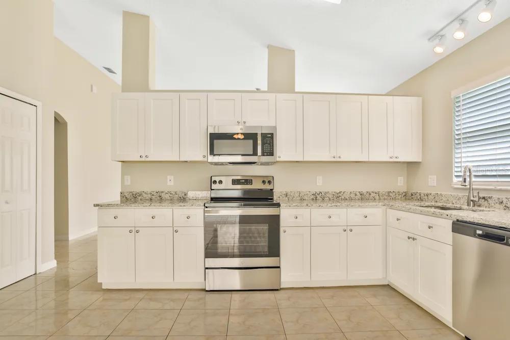 LAKE GLORIA PRESERVE PH 02B - Residential Lease