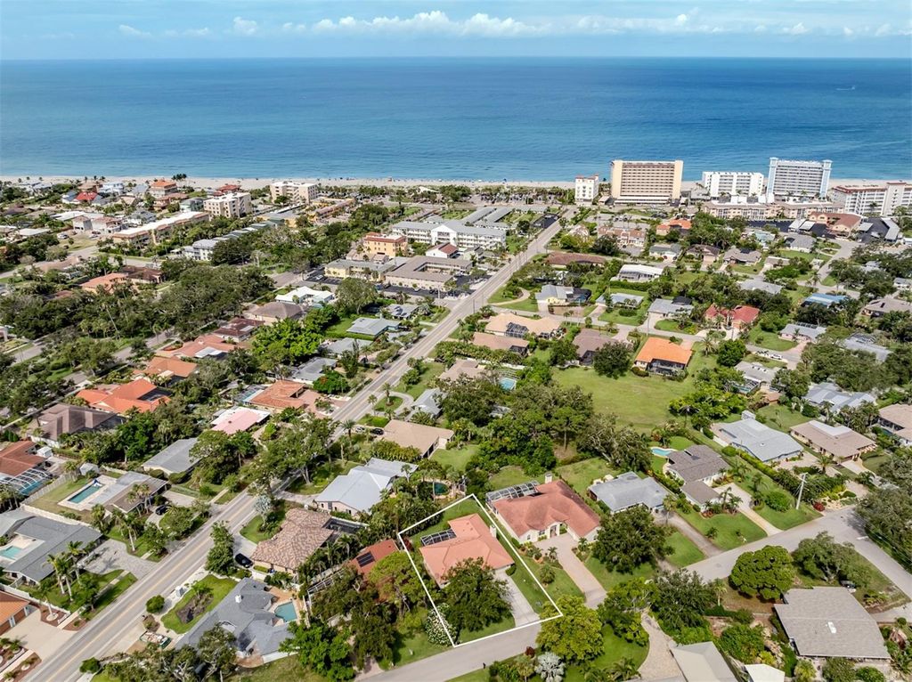 Photo of 609 Madrid Avenue, Venice, FL 34285 (MLS # N6139208)