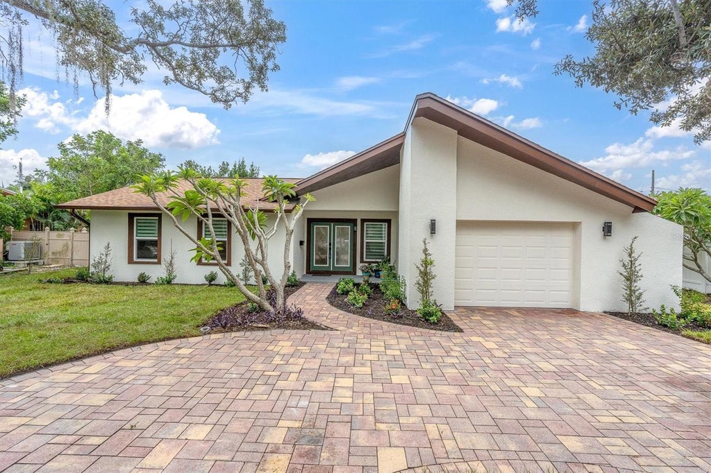 Photo of 2010 Pinellas Point Drive S, St Petersburg, FL 33712 (MLS # TB8554040)