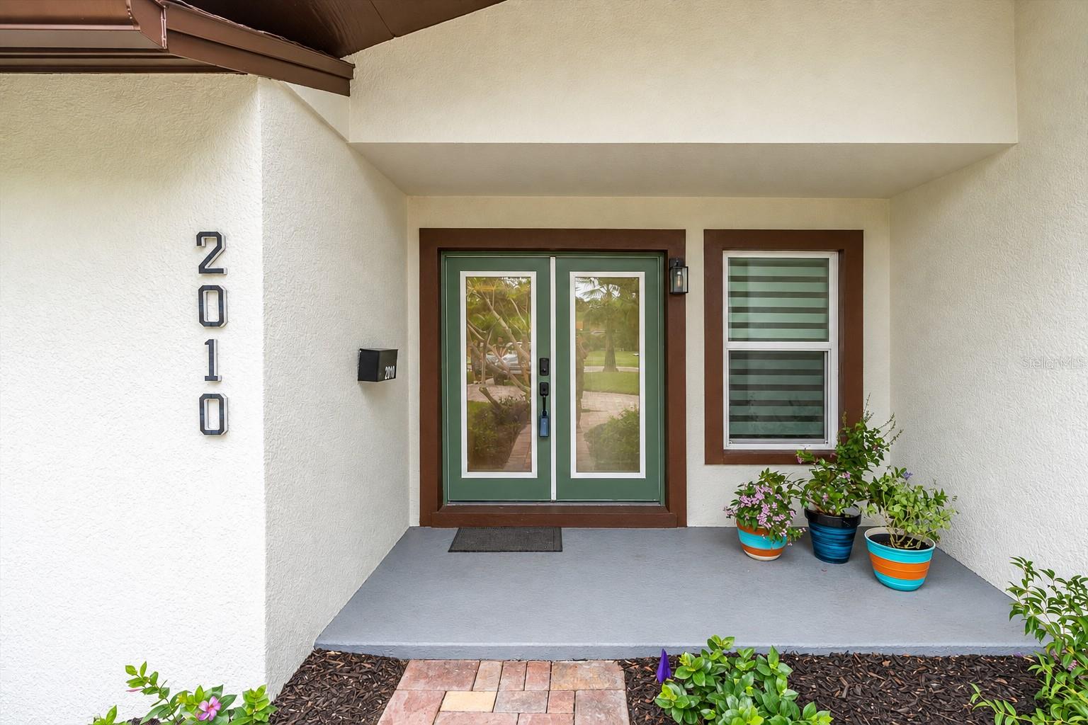 2010 PINELLAS POINT DRIVE S