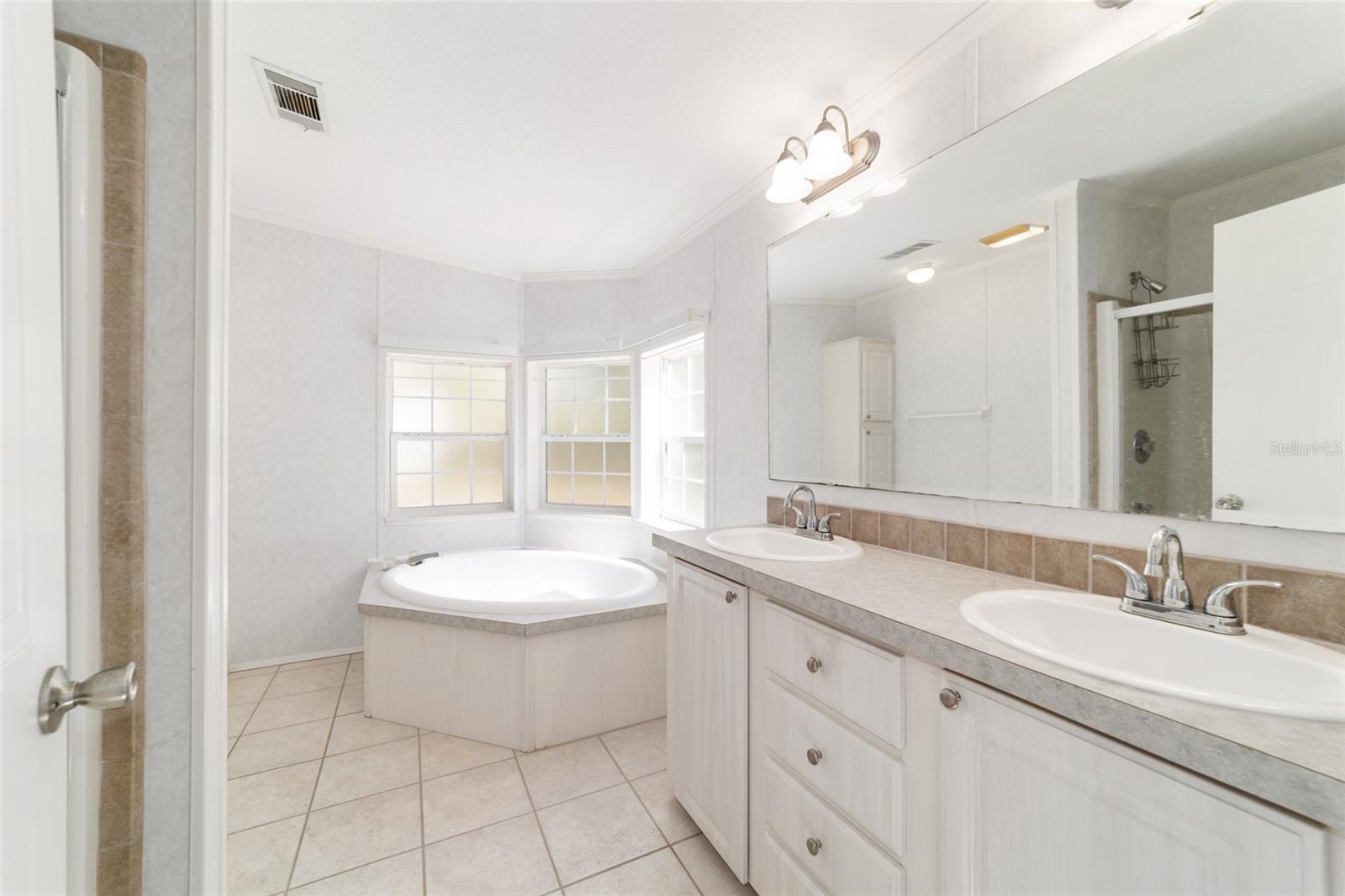 CIRCLE SQUARE RANCHES - Residential