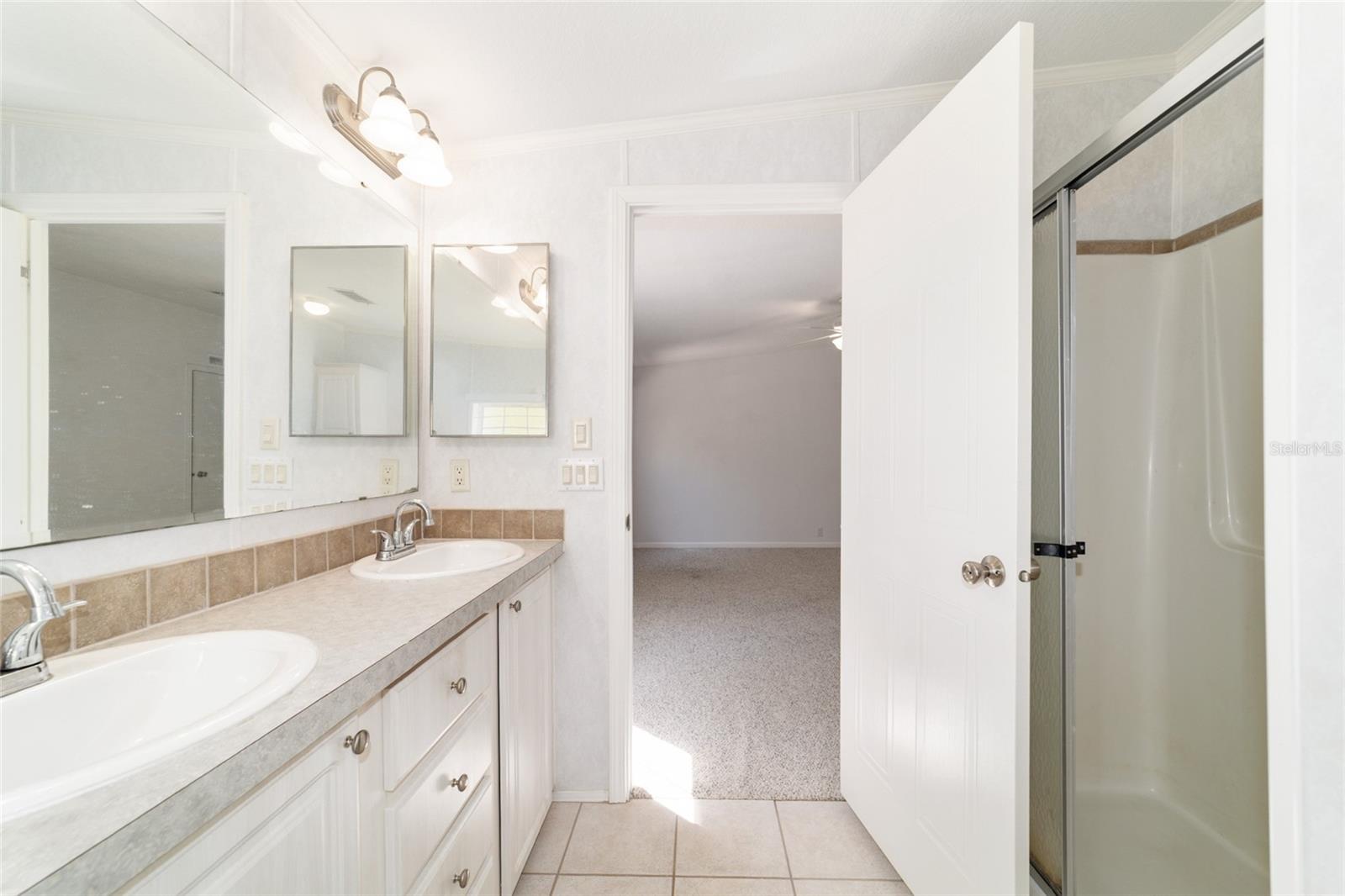 CIRCLE SQUARE RANCHES - Residential