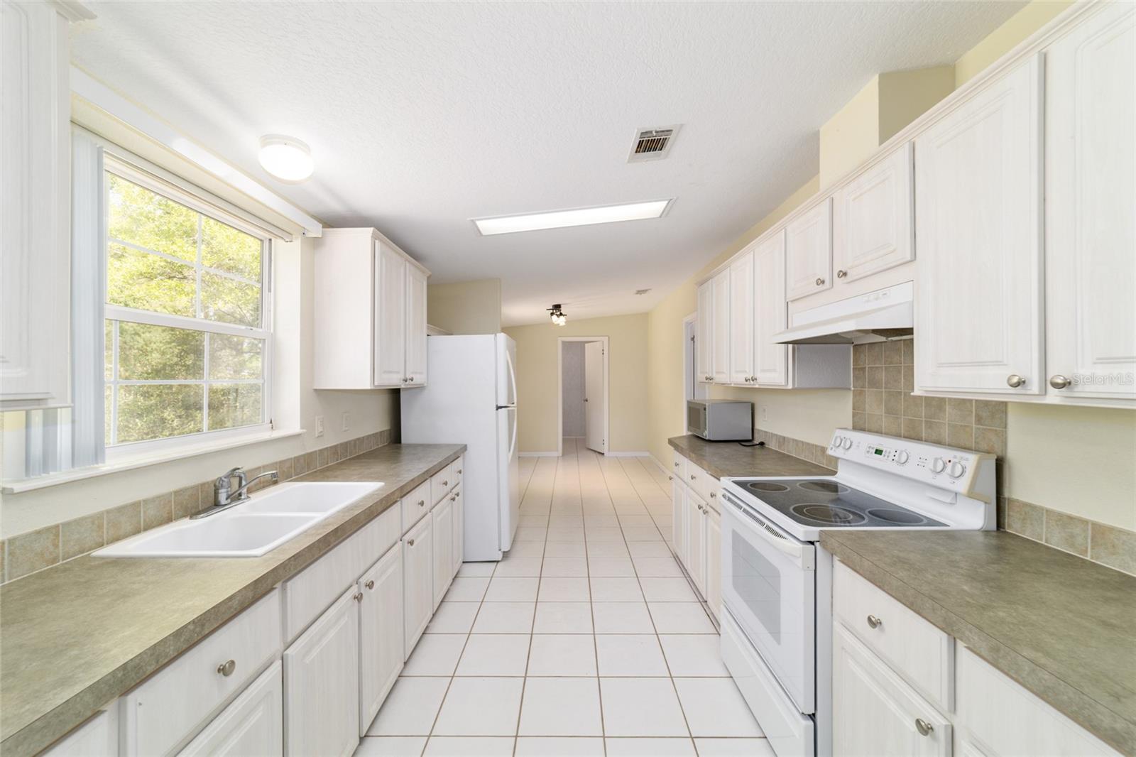 CIRCLE SQUARE RANCHES - Residential