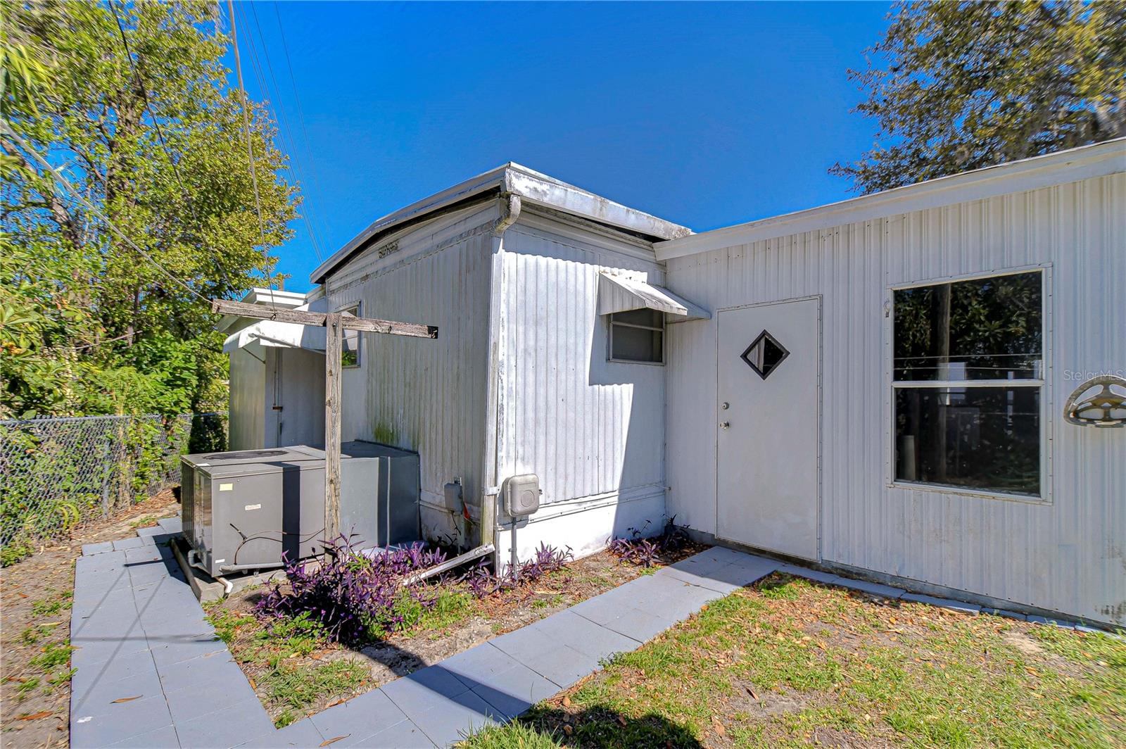TOPICAL MOBILE PARK - Residential