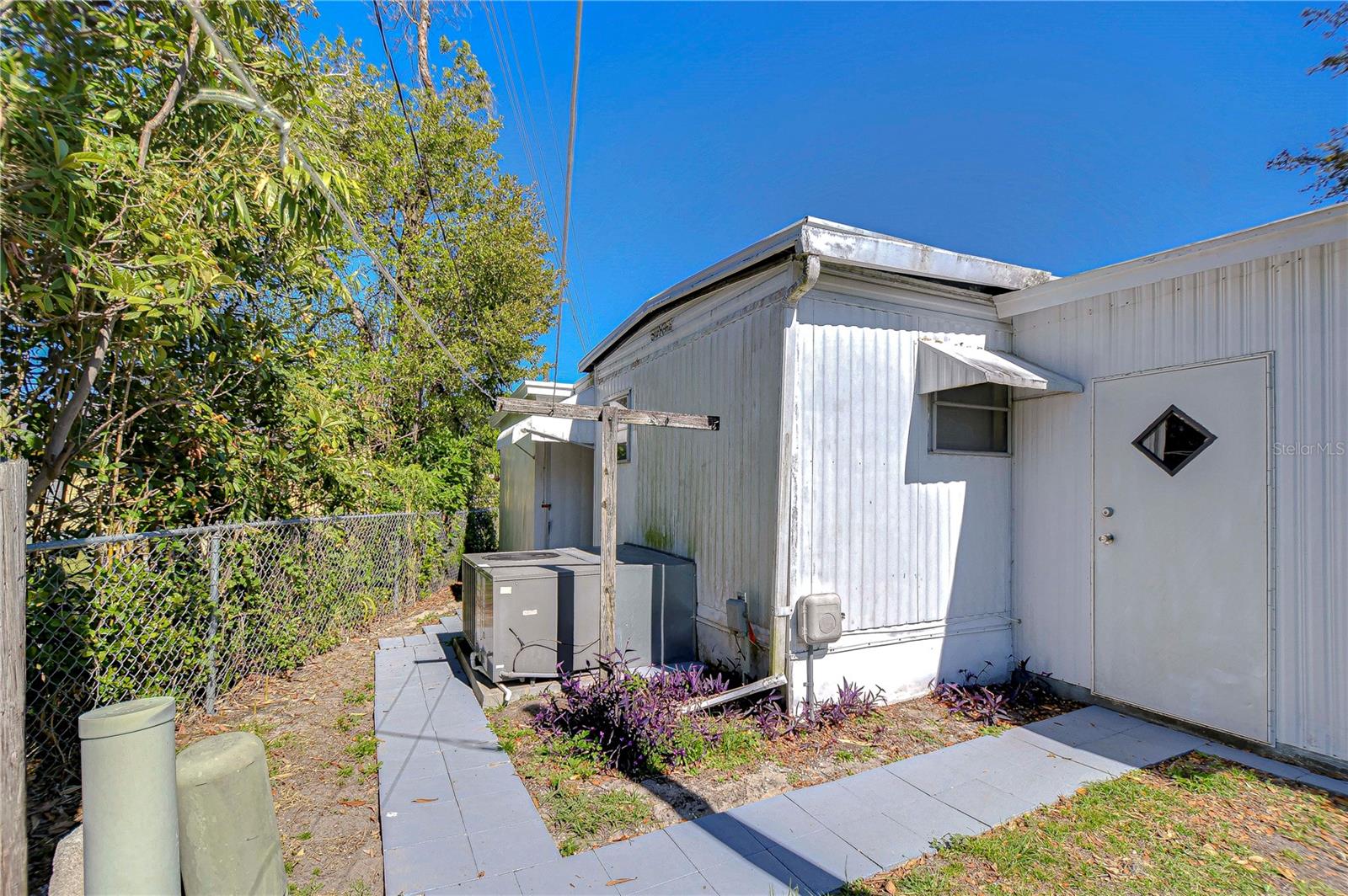 TOPICAL MOBILE PARK - Residential