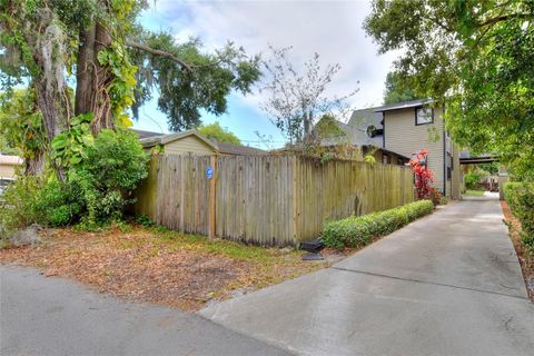 A home in LAKELAND