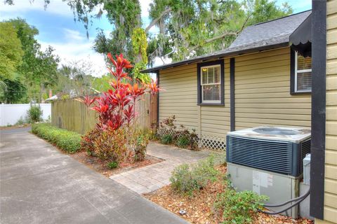 A home in LAKELAND