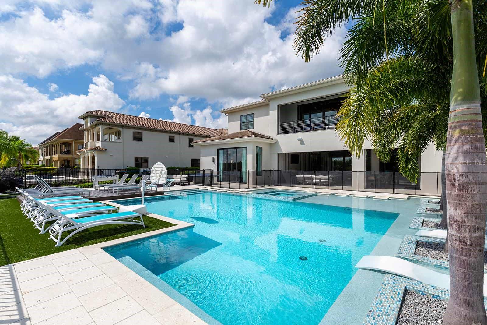 REUNION WEST VLGS NORTH - Residential