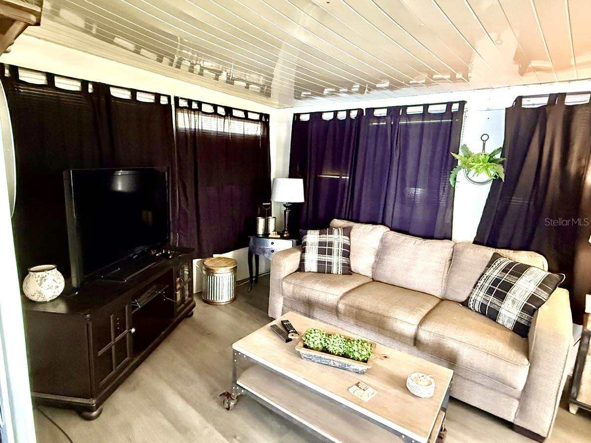 HOLIDAY PARK - Residential