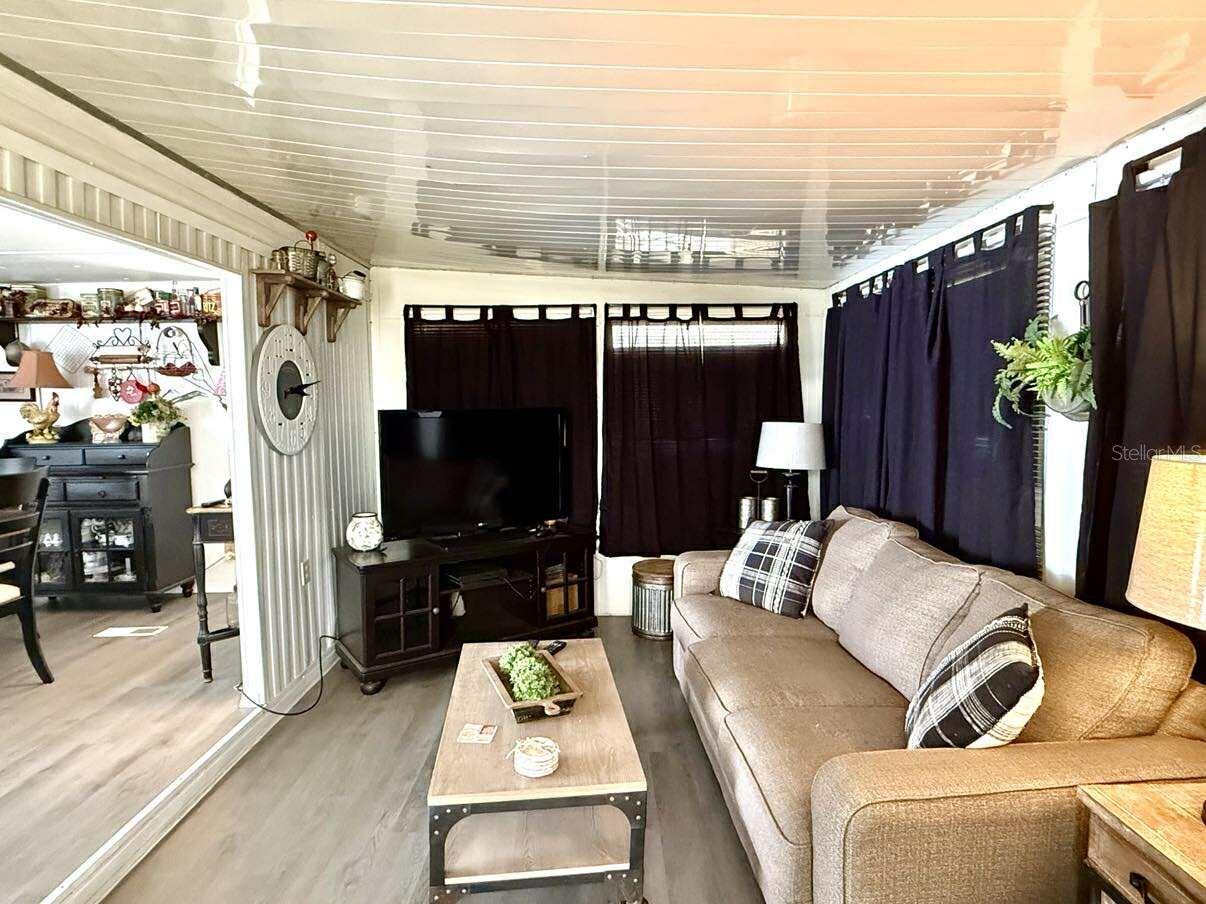 HOLIDAY PARK - Residential