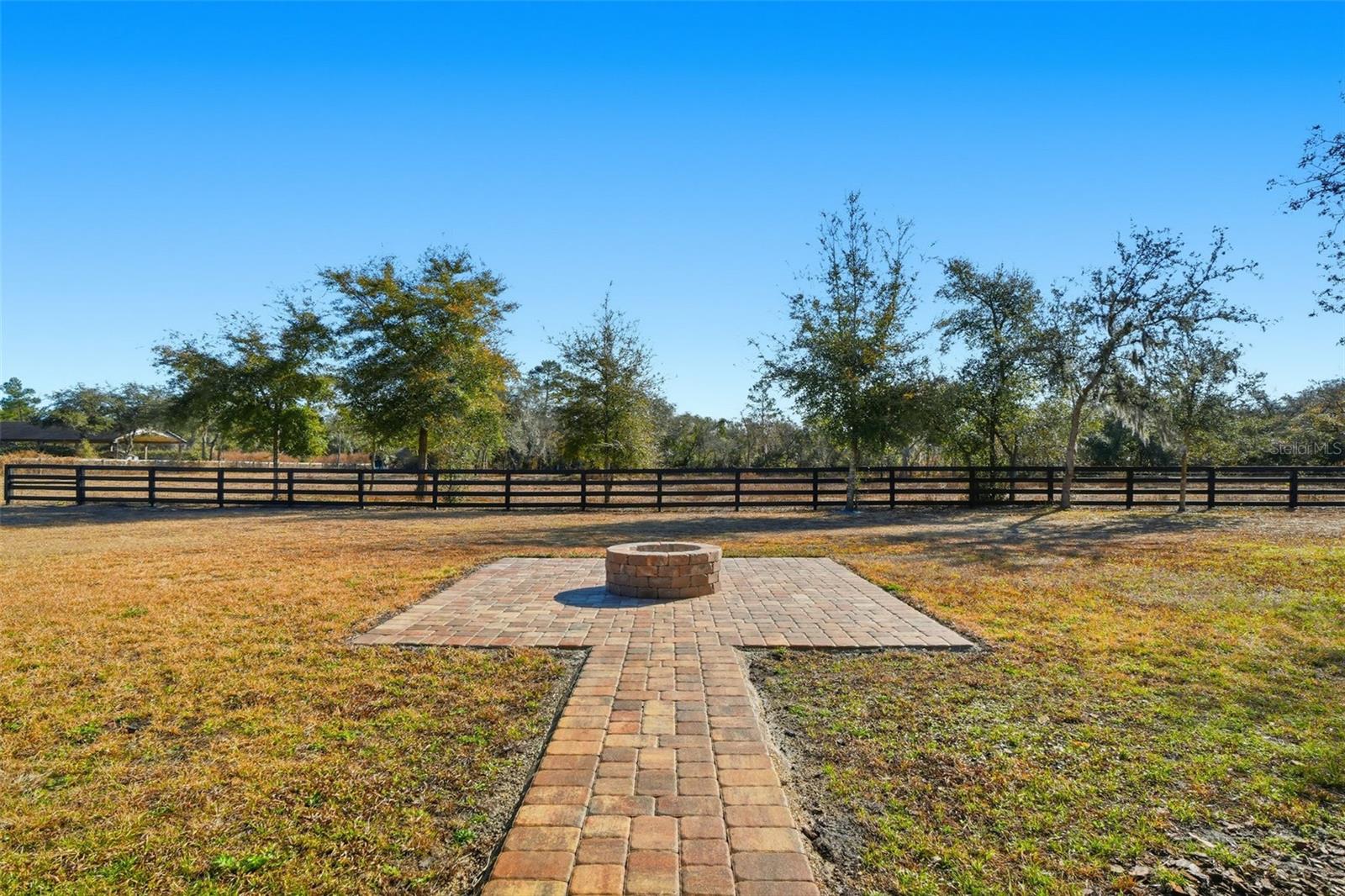 SAND PINE PLACE 5 ACRE DEVELOPMENT - Residential