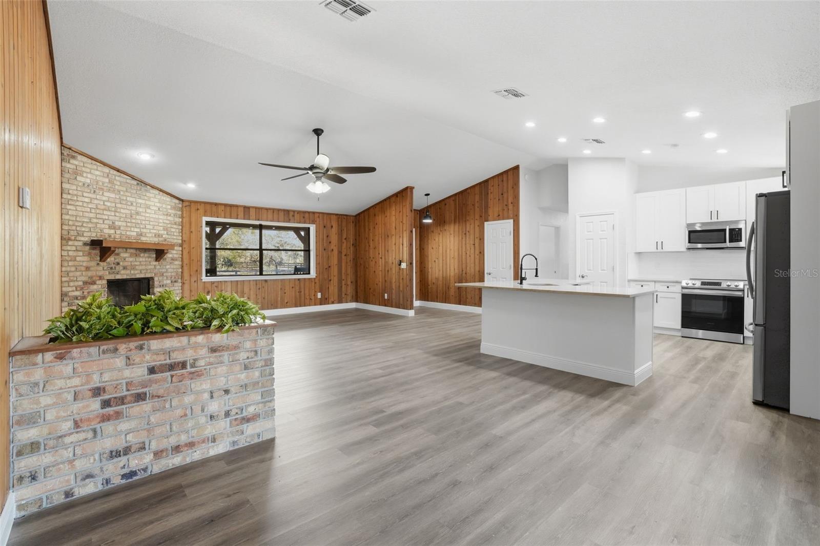 SAND PINE PLACE 5 ACRE DEVELOPMENT - Residential