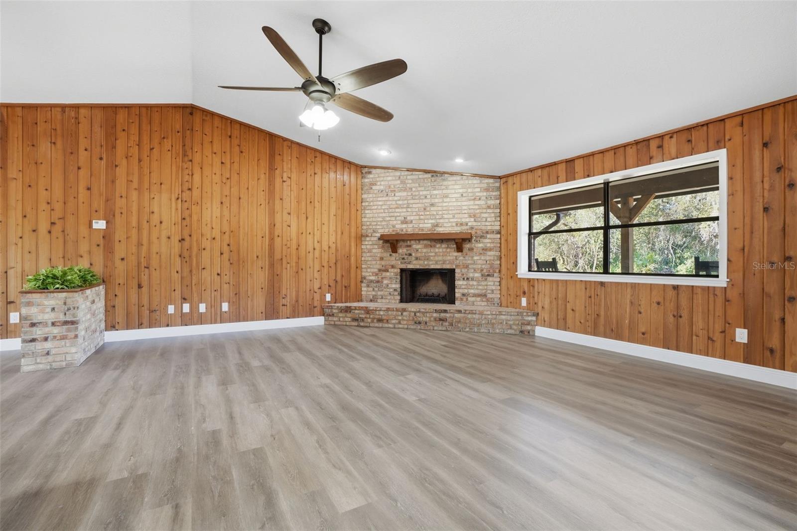 SAND PINE PLACE 5 ACRE DEVELOPMENT - Residential