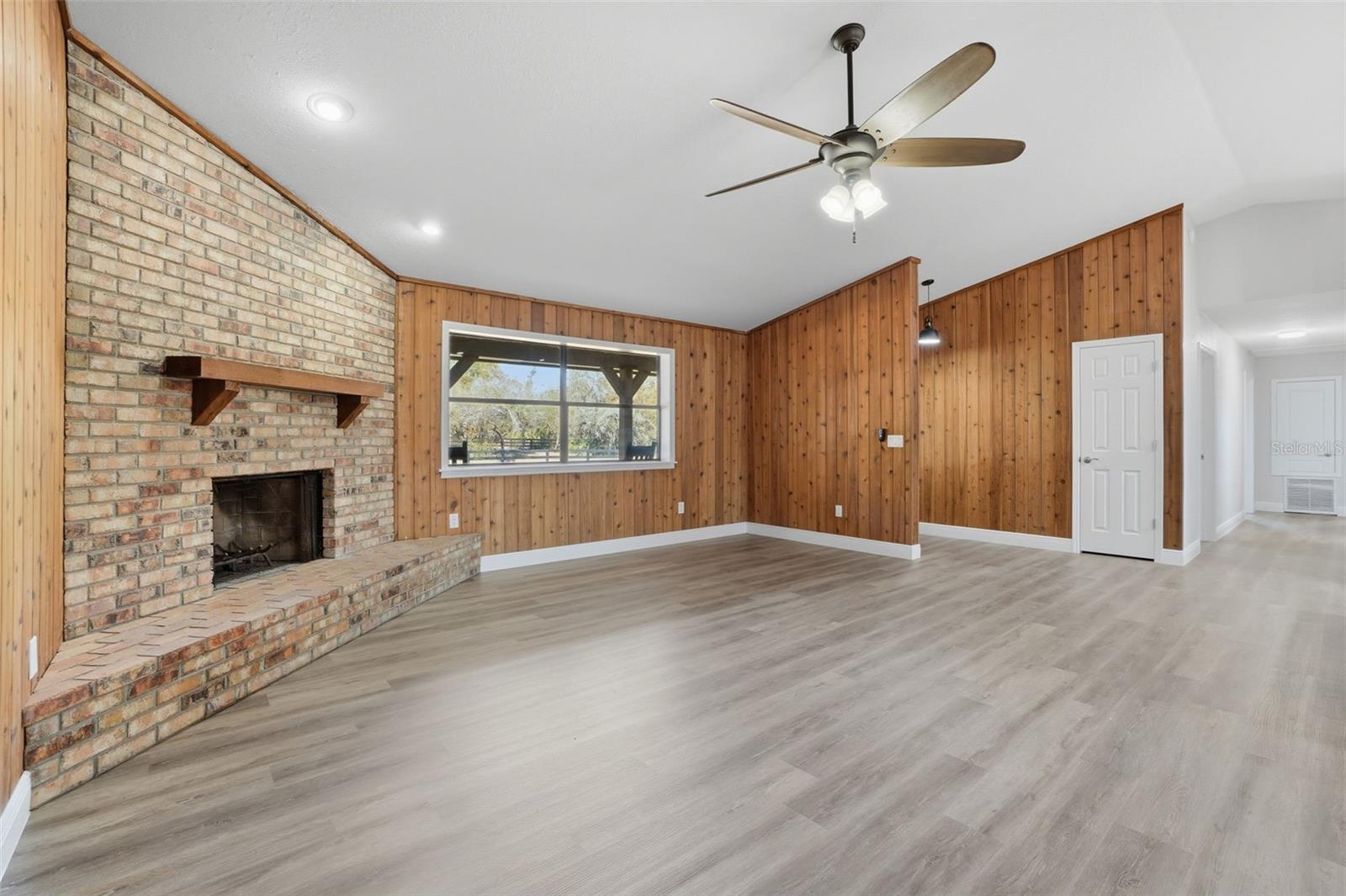 SAND PINE PLACE 5 ACRE DEVELOPMENT - Residential