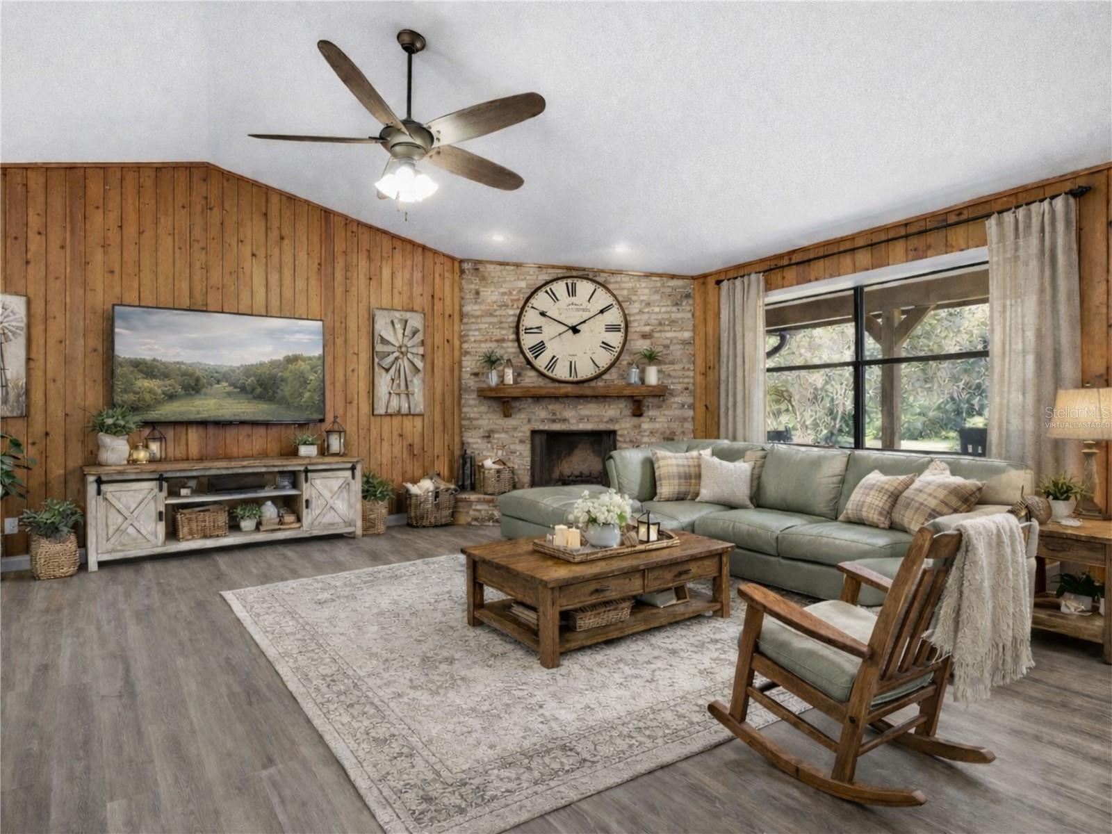 SAND PINE PLACE 5 ACRE DEVELOPMENT - Residential