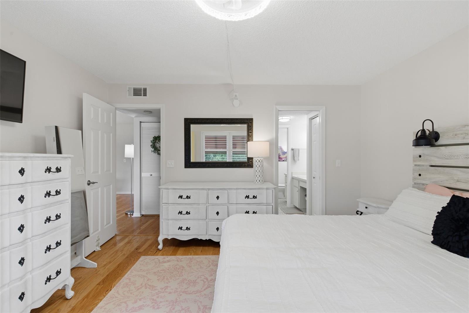 6000 PARK PLACE CONDO - Residential