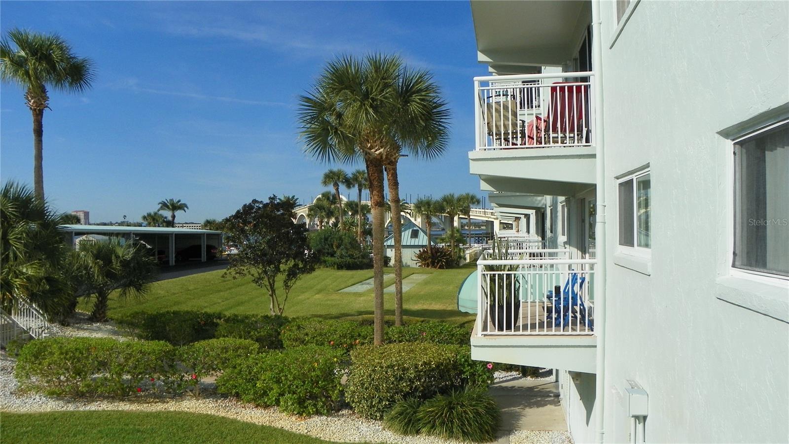 RIVER PLACE 01 HUNDRED CONDO - Residential