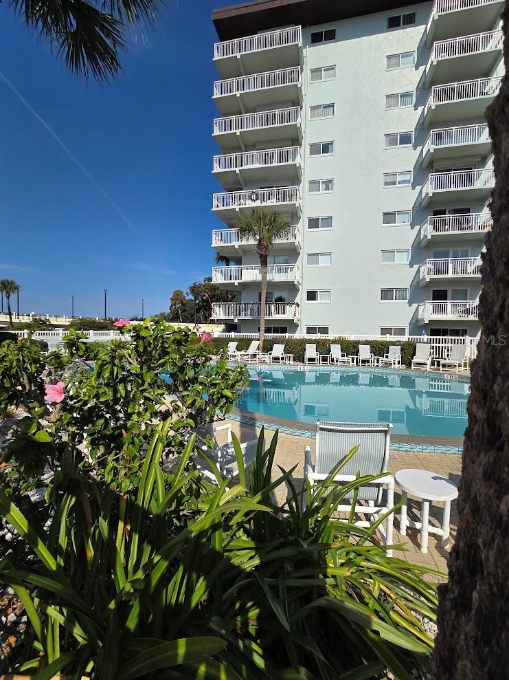 RIVER PLACE 01 HUNDRED CONDO - Residential