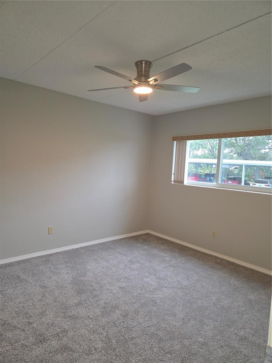 RIVER PLACE 01 HUNDRED CONDO - Residential