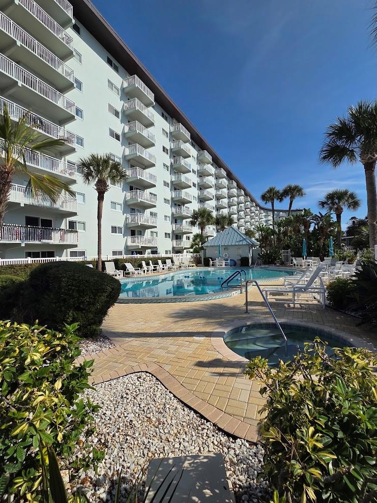 RIVER PLACE 01 HUNDRED CONDO - Residential