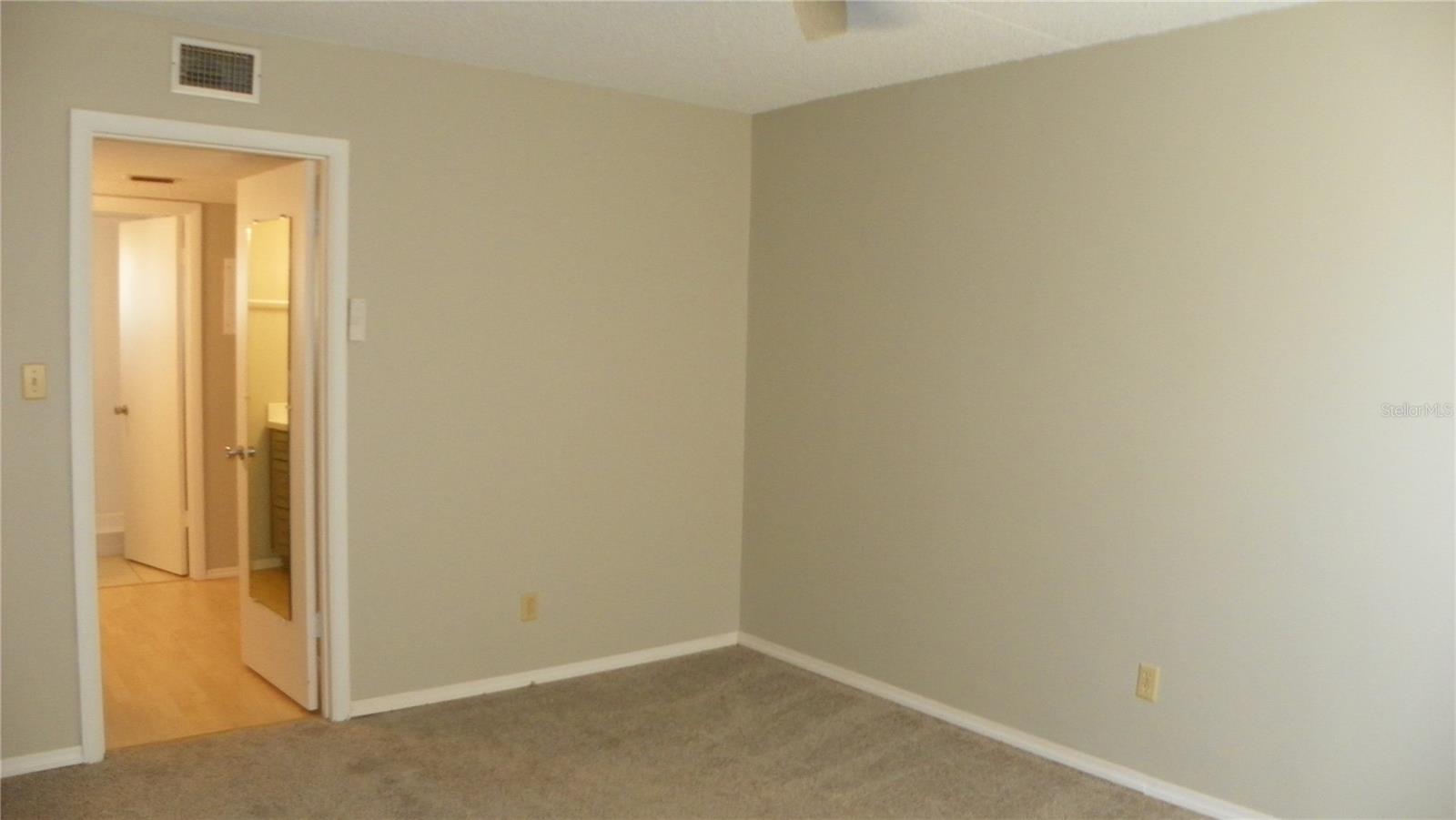 RIVER PLACE 01 HUNDRED CONDO - Residential