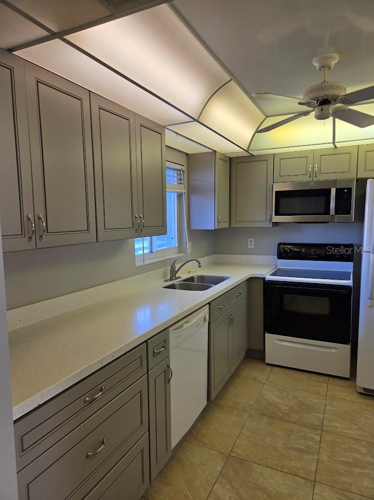 RIVER PLACE 01 HUNDRED CONDO - Residential