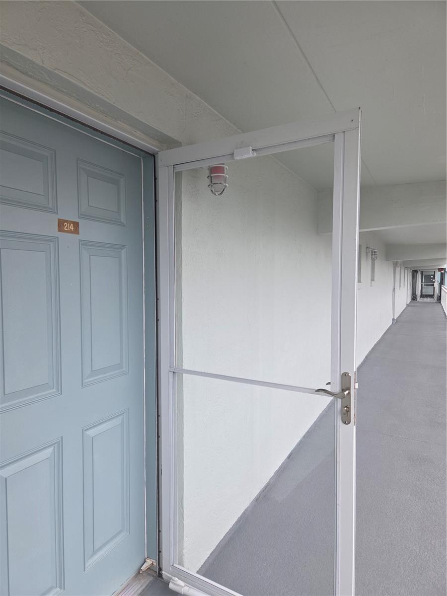 RIVER PLACE 01 HUNDRED CONDO - Residential